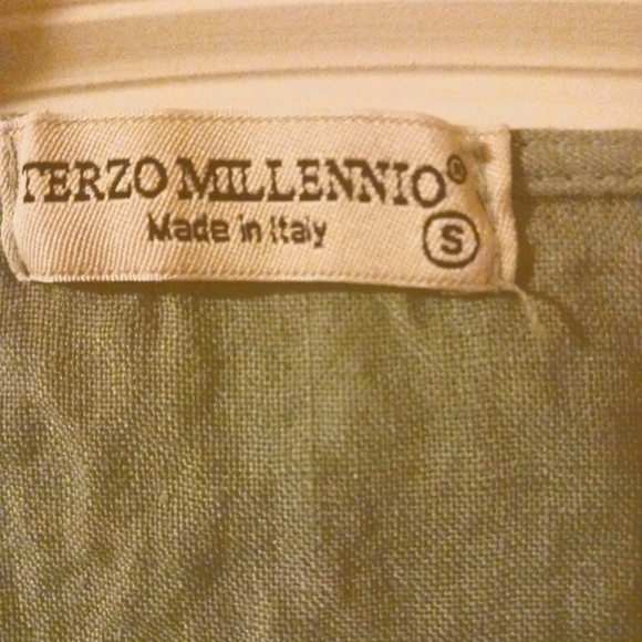 Linen Green Lagenlook Women's Top - Picture 2 of 5